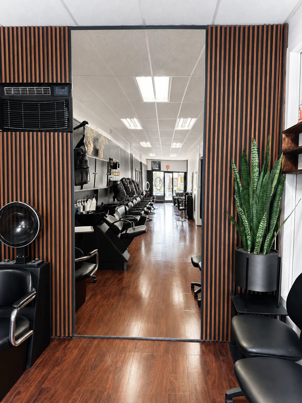 Full-height mirror on the slat wall
